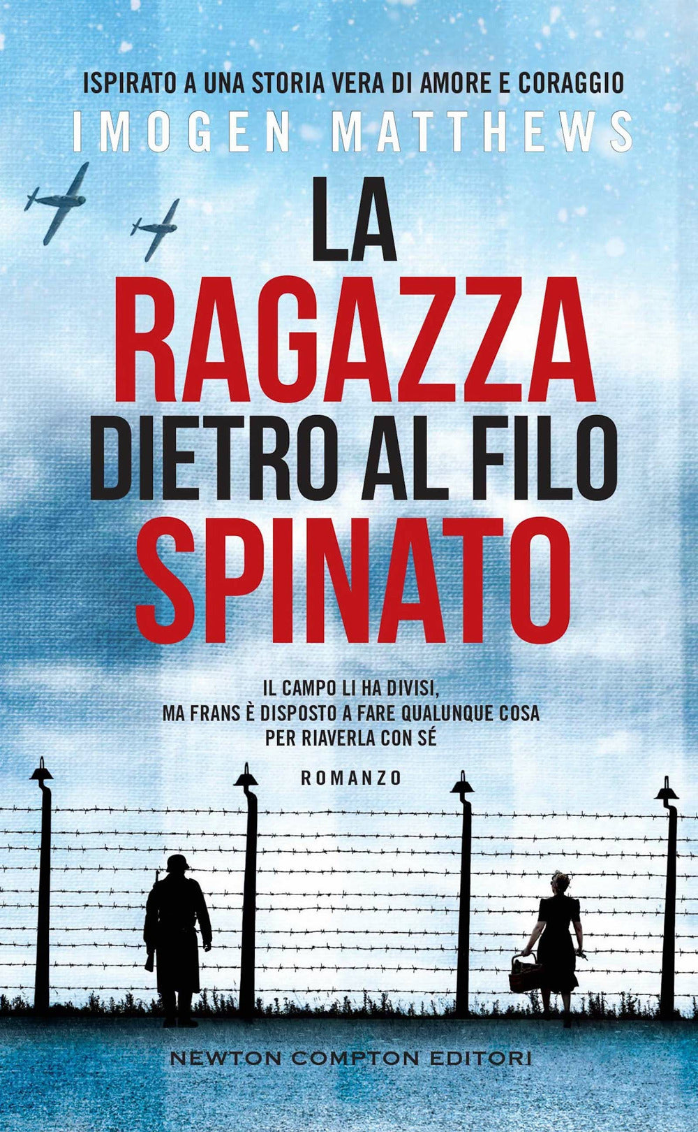 La ragazza dietro al filo spinato.